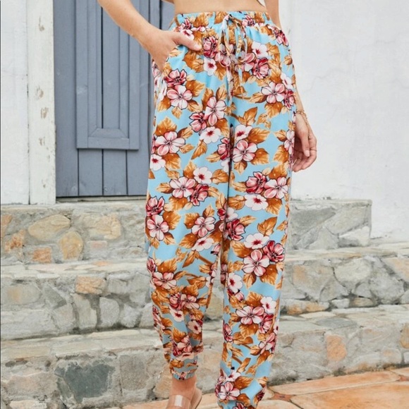 SHEIN Floral Joggers with Pockets - Picture 3 of 8